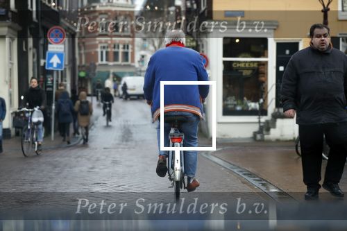 Amsterdam 28 januari 2020
Youp v t Hek op zijn fiets op de gracht waar hij weer in een huis woont.