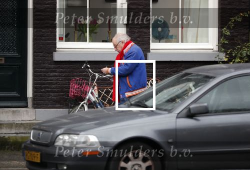 Amsterdam 28 januari 2020
Youp v t Hek op zijn fiets op de gracht waar hij weer in een huis woont.