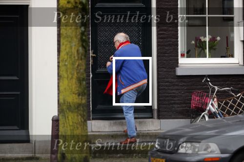 Amsterdam 28 januari 2020
Youp v t Hek op zijn fiets op de gracht waar hij weer in een huis woont.