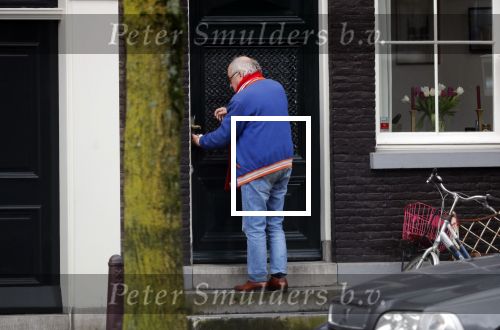 Amsterdam 28 januari 2020
Youp v t Hek op zijn fiets op de gracht waar hij weer in een huis woont.