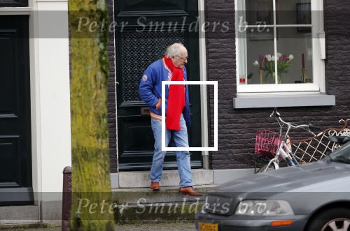 Amsterdam 28 januari 2020
Youp v t Hek op zijn fiets op de gracht waar hij weer in een huis woont.
