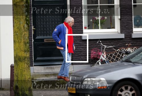 Amsterdam 28 januari 2020
Youp v t Hek op zijn fiets op de gracht waar hij weer in een huis woont.