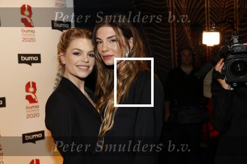 Hilversum 9 maart 2020
Uitreiking Buma awards in studio 21 op het mediapark. Zangeres Maan Zangeres  met Davina Michelle