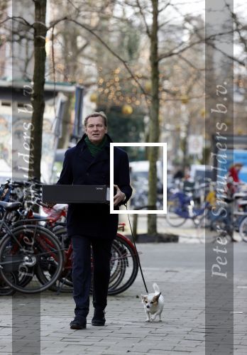Amsterdam 20 februari 2021
Albert Verlinde heeft eten gehaald bij v Dam en loopt via het vondelpark met zijn hondje naar huis