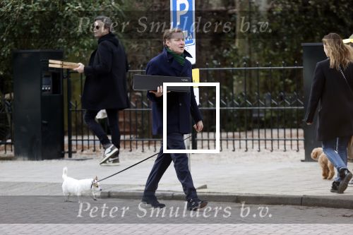 Amsterdam 20 februari 2021
Albert Verlinde heeft eten gehaald bij v Dam en loopt via het vondelpark met zijn hondje naar huis