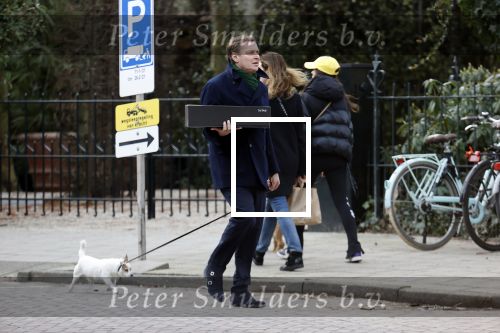 Amsterdam 20 februari 2021
Albert Verlinde heeft eten gehaald bij v Dam en loopt via het vondelpark met zijn hondje naar huis