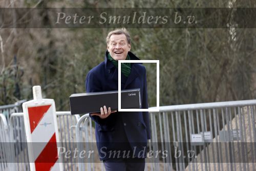Amsterdam 20 februari 2021
Albert Verlinde heeft eten gehaald bij v Dam en loopt via het vondelpark met zijn hondje naar huis