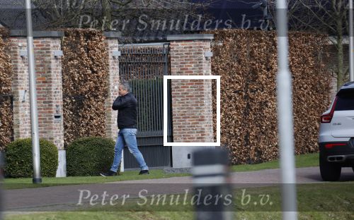 Bergschenhoek 11 maart 2021
Sarah v Soelen de nieuwe vriendin van Andre Hazes . Ze gaat met de Bentley met haar moeder naar schoonheidssalon. . Andy Han komt bij Andre op bezoek