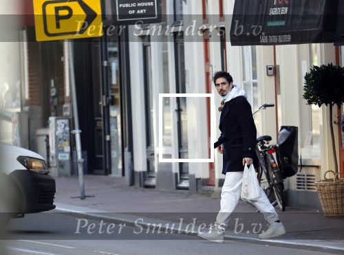 Amsterdam 26 februari 2021
Daniel de Ridder doet boodschappen op de utrechtsestraat.