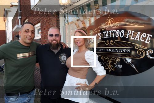 Eindhoven, 6 maart 2021
Danny Tattoo samen met zoon, moeder en Barbie