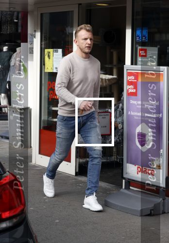 Oegstgeest 22 februari 2021
Dirk Kuyt doet boodschappen