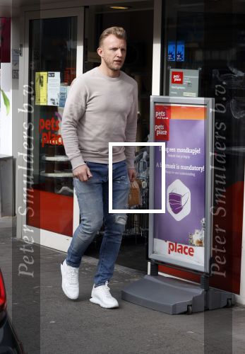 Oegstgeest 22 februari 2021
Dirk Kuyt doet boodschappen