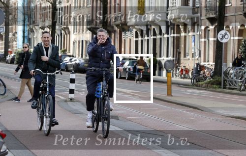 Amsterdam 20 februari 2021
Erwin Olaf met partner  op de fiets in Amsterdam zuid.