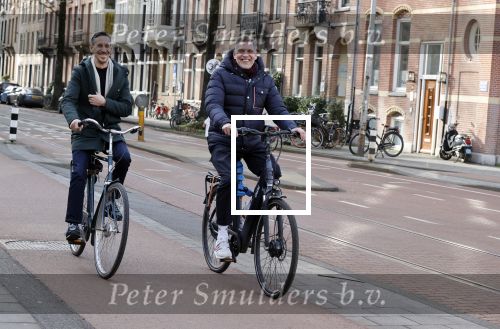 Amsterdam 20 februari 2021
Erwin Olaf met partner  op de fiets in Amsterdam zuid.