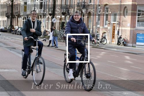 Amsterdam 20 februari 2021
Erwin Olaf met partner  op de fiets in Amsterdam zuid.