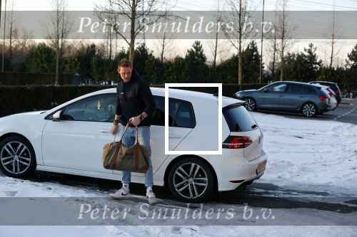 OOstzaan 12 februari 2021
Ferry Doedens en Levy v Wilgen checken samen in bij Hotel v d Valk . Levy rijdt in een dikke mercedes GT 63S AMG