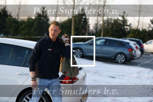 OOstzaan 12 februari 2021
Ferry Doedens en Levy v Wilgen checken samen in bij Hotel v d Valk . Levy rijdt in een dikke mercedes GT 63S AMG