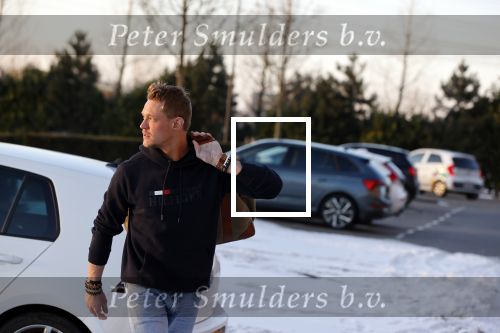 OOstzaan 12 februari 2021
Ferry Doedens en Levy v Wilgen checken samen in bij Hotel v d Valk . Levy rijdt in een dikke mercedes GT 63S AMG