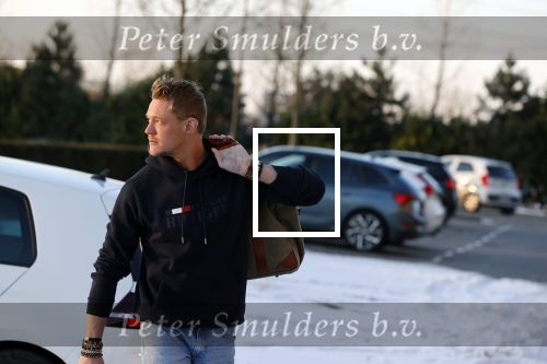 OOstzaan 12 februari 2021
Ferry Doedens en Levy v Wilgen checken samen in bij Hotel v d Valk . Levy rijdt in een dikke mercedes GT 63S AMG