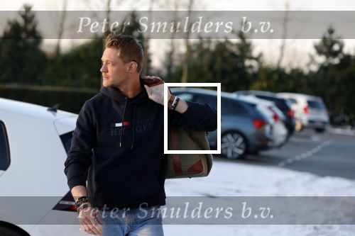 OOstzaan 12 februari 2021
Ferry Doedens en Levy v Wilgen checken samen in bij Hotel v d Valk . Levy rijdt in een dikke mercedes GT 63S AMG
