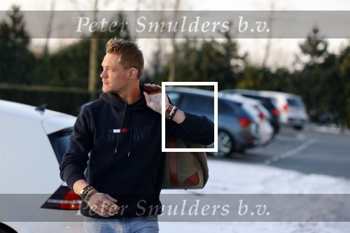 OOstzaan 12 februari 2021
Ferry Doedens en Levy v Wilgen checken samen in bij Hotel v d Valk . Levy rijdt in een dikke mercedes GT 63S AMG