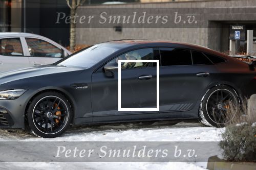 OOstzaan 12 februari 2021
Ferry Doedens en Levy v Wilgen checken samen in bij Hotel v d Valk . Levy rijdt in een dikke mercedes GT 63S AMG