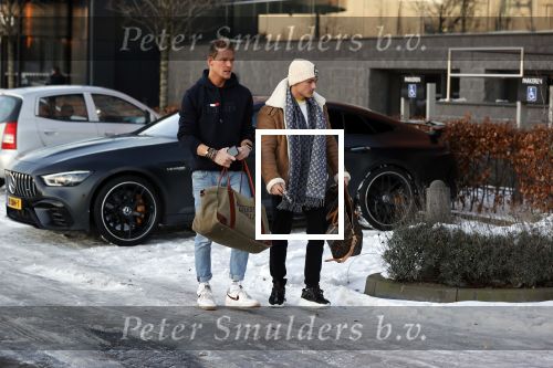OOstzaan 12 februari 2021
Ferry Doedens en Levy v Wilgen checken samen in bij Hotel v d Valk . Levy rijdt in een dikke mercedes GT 63S AMG