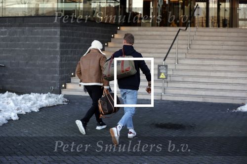 OOstzaan 12 februari 2021
Ferry Doedens en Levy v Wilgen checken samen in bij Hotel v d Valk . Levy rijdt in een dikke mercedes GT 63S AMG