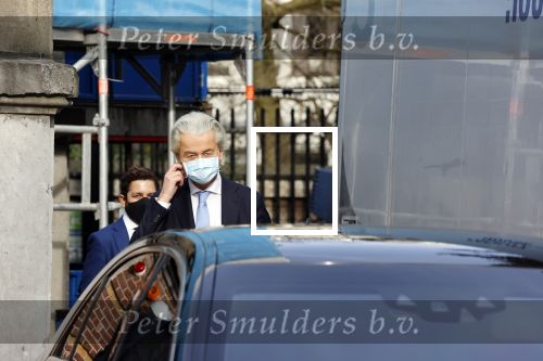 Amsterdam 21 februari 2021
Geert Wilders met zijn beveiliging in het vondelpark bij VondelCS