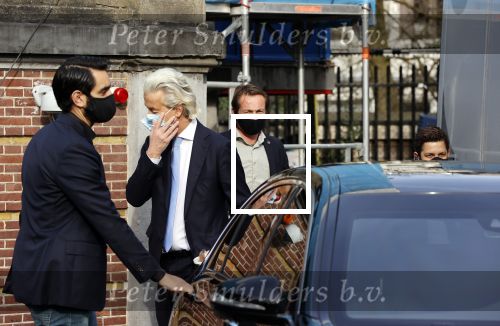 Amsterdam 21 februari 2021
Geert Wilders met zijn beveiliging in het vondelpark bij VondelCS
