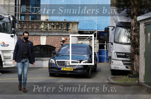 Amsterdam 21 februari 2021
Geert Wilders met zijn beveiliging in het vondelpark bij VondelCS