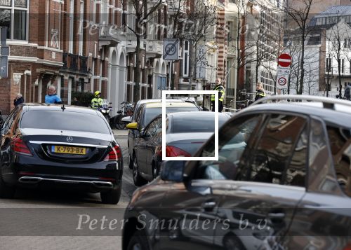 Amsterdam 21 februari 2021
Geert Wilders met zijn beveiliging in het vondelpark bij VondelCS