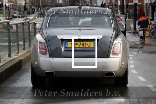 Amsterdam 16 februari 2021
Gerard Spong in zijn Rolls Royce en wandelend op straat met mondkapje.