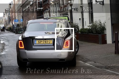 Amsterdam 16 februari 2021
Gerard Spong in zijn Rolls Royce en wandelend op straat met mondkapje.