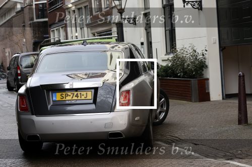 Amsterdam 16 februari 2021
Gerard Spong in zijn Rolls Royce en wandelend op straat met mondkapje.