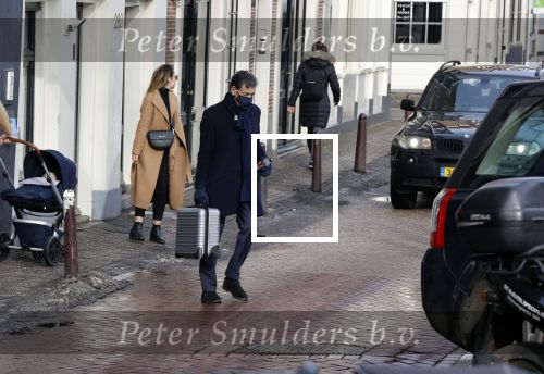 Amsterdam 16 februari 2021
Gerard Spong in zijn Rolls Royce en wandelend op straat met mondkapje.