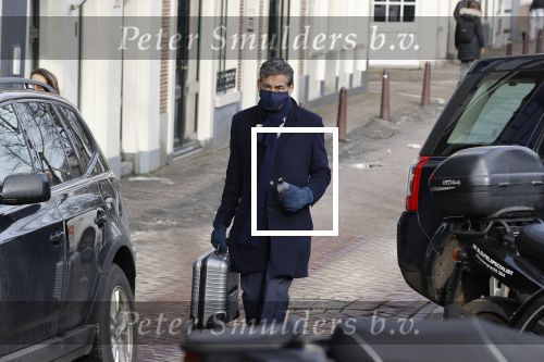 Amsterdam 16 februari 2021
Gerard Spong in zijn Rolls Royce en wandelend op straat met mondkapje.