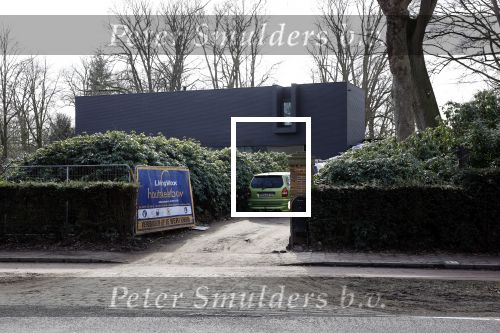 Tilburg 23 februari 2021
De nieuwe villa / huis van Guus Meeuwis is bijna klaar . De werklui hebben allemaal een bekeuring gekregen voor fout parkeren.