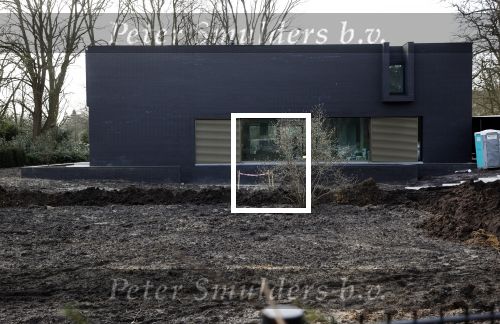 Tilburg 23 februari 2021
De nieuwe villa / huis van Guus Meeuwis is bijna klaar . De werklui hebben allemaal een bekeuring gekregen voor fout parkeren.