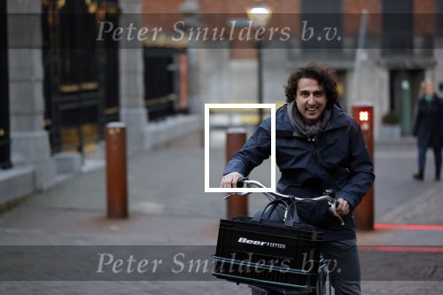 Den Haag 2 maart 2021
Jesse Klaver op de fiets bij het binnenhof.