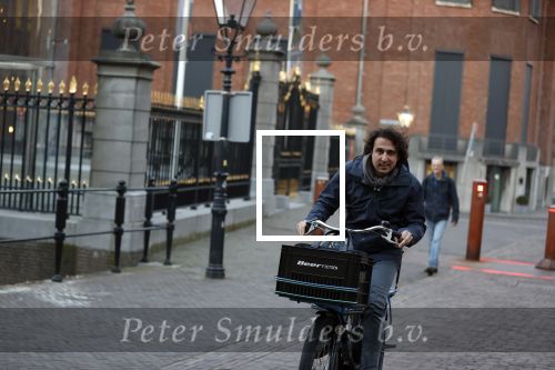 Den Haag 2 maart 2021
Jesse Klaver op de fiets bij het binnenhof.