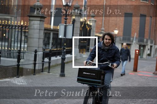 Den Haag 2 maart 2021
Jesse Klaver op de fiets bij het binnenhof.