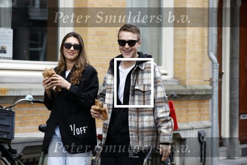 Amsterdam 24 febrruari 2021
Julian Vahle en Chelsey Weimar in amsterdam zuid