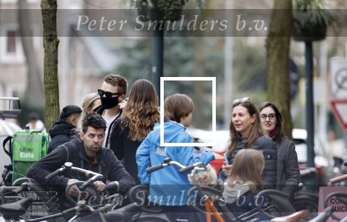 Amsterdam 24 febrruari 2021
Julian Vahle en Chelsey Weimar in amsterdam zuid