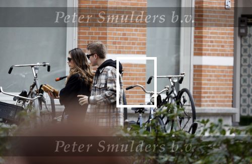 Amsterdam 24 febrruari 2021
Julian Vahle en Chelsey Weimar in amsterdam zuid