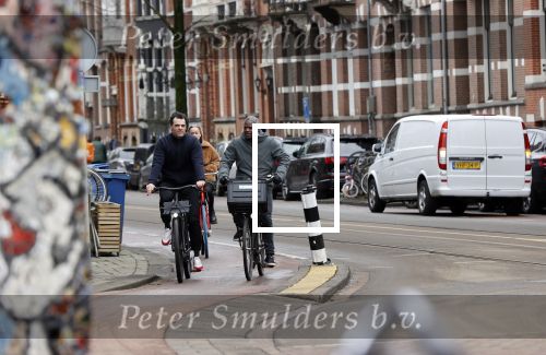Amsterdam 17 februari 2021
Kenneth Perez op zijn electrische v Moof fiets met een kennis in Amsterdam zuid.