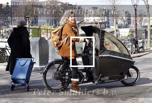Amsterdam 6 maart 2021
Lauren Verster met de bakfiets met daarin haar 2 kinderen