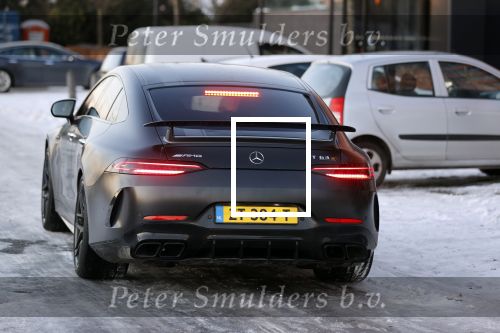 OOstzaan 12 februari 2021
Ferry Doedens en Levy v Wilgen checken samen in bij Hotel v d Valk . Levy rijdt in een dikke mercedes GT 63S AMG