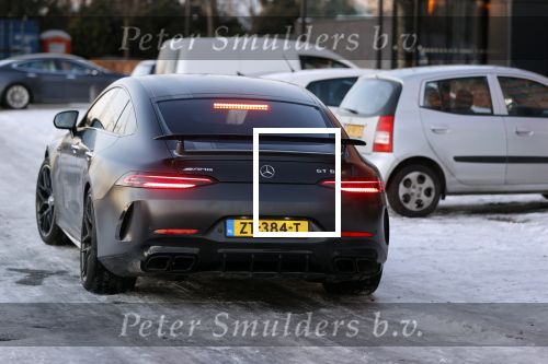 OOstzaan 12 februari 2021
Ferry Doedens en Levy v Wilgen checken samen in bij Hotel v d Valk . Levy rijdt in een dikke mercedes GT 63S AMG