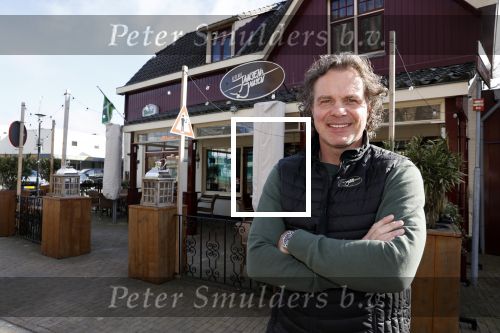 Hengelo 27 februari 2021
Op bezoekbij Martien Meiland die zijn huis verkocht heeft.
Ook spraken wij div mensen in Hengelo die het allemaal heel jammer vinden dat de familie Meiland vertrekt uit Hengelo. We spraken Dave v Aken Luuk Stam Lynet Tiggeloven en Marco Jansen.
